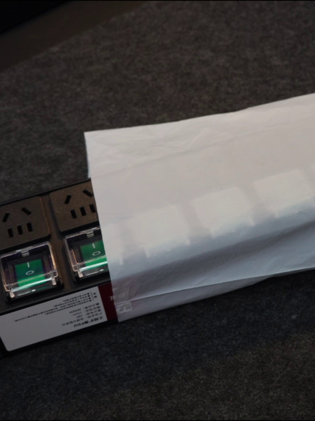 電競桌面插座還能這么卷？德木品牌如何憑實力在辦公設備賽道“贏麻了”